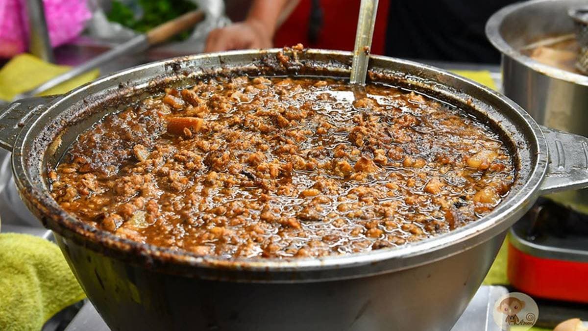 一整鍋香噴噴的滷肉燥相當誘人。（圖片來源：阿mon世界趴趴走）