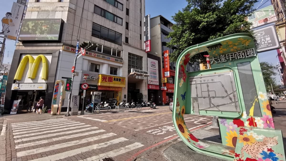 逢甲夜市是每位國內外旅人來到台中旅遊必逛景點之一。（圖片來源：西莉亞玩樂人生）