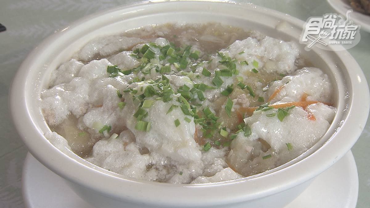 「雪花鰻膠」湯頭清爽，喝得到滿滿膠質。