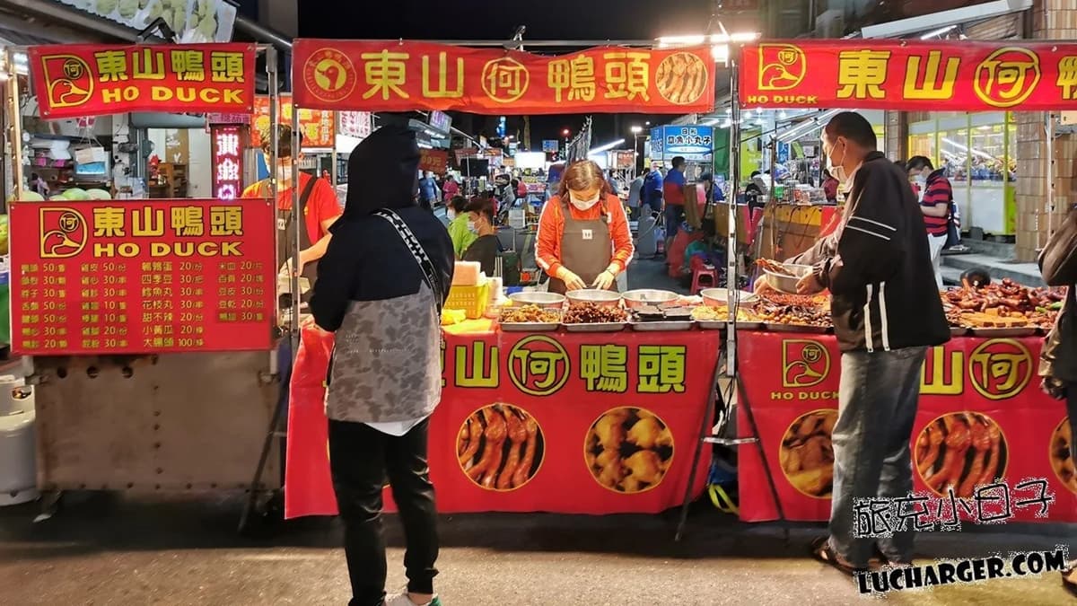 這裡麻雀雖小但五臟俱全，一些傳統的夜市小吃、趣味遊戲和在地特色水果都有。（圖片來源：旅充小日子）