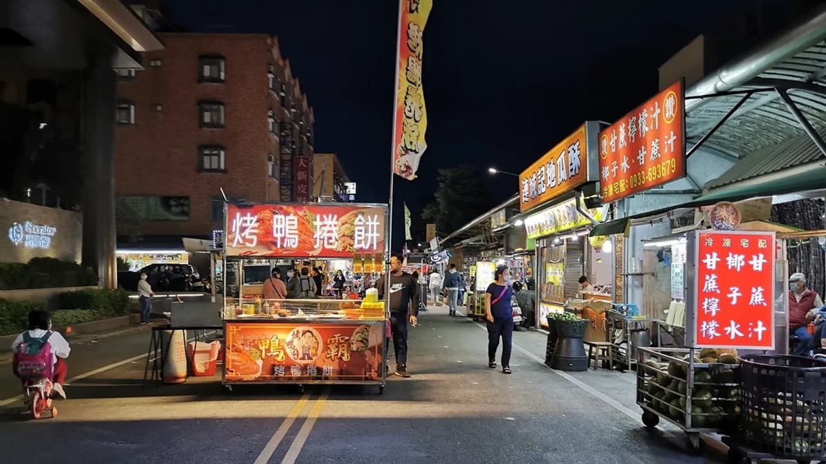 「台東觀光夜市」是在地很受歡迎的夜市。（圖片來源：旅充小日子）