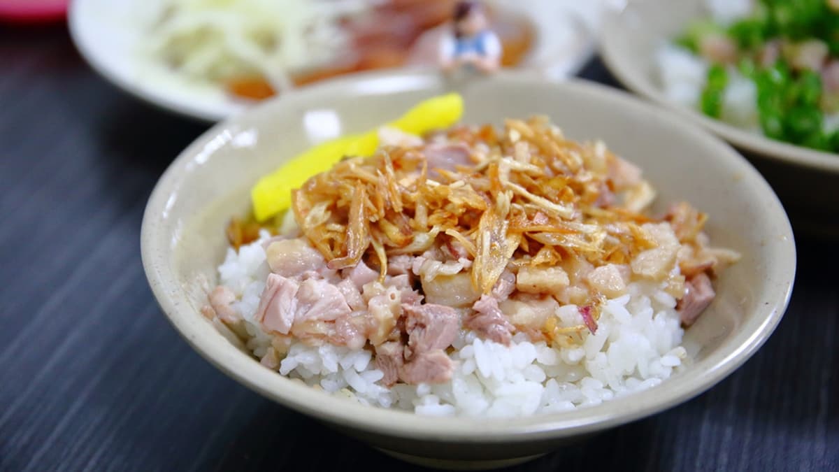 「蔥三會飯」淋上鵝油和油蔥酥，香氣逼人。（圖片來源：翰寶寶與小珊珊的旅遊美食生活手札）