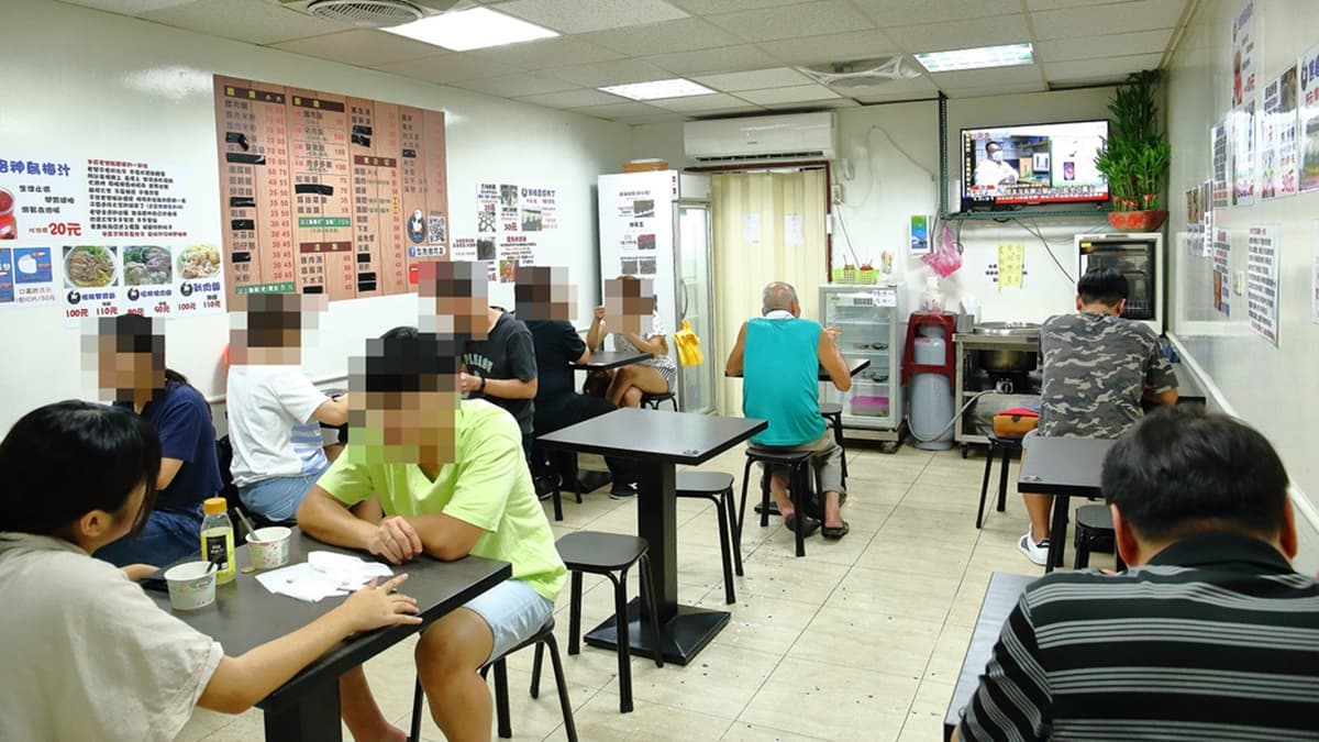 「型男鵝肉店」位在永和國父記念館對面的竹林路菜市場。（圖片來源：翰寶寶與小珊珊的旅遊美食生活手札）