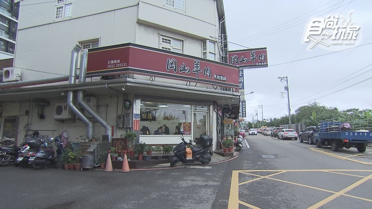 岡山羊肉位在埔頂路上，深受在地人歡迎。