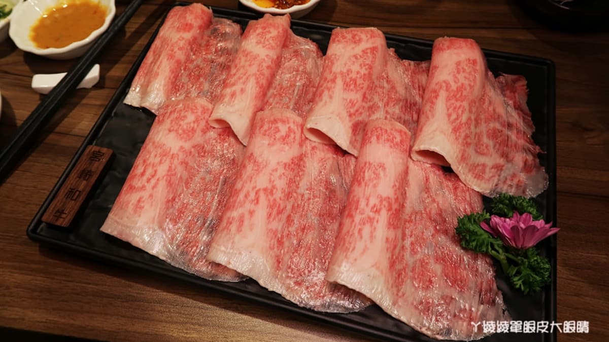 「宮崎和牛」油脂豐富，咀嚼時有入口即化的感覺，十分軟嫩。（圖片來源：ㄚ綾綾單眼皮大眼睛）