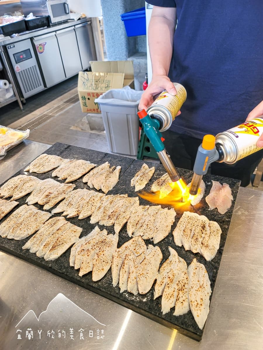 花蓮「排隊麵店」登陸北部！免費加湯加麵超佛，老饕最愛「膠原蛋白魚湯」