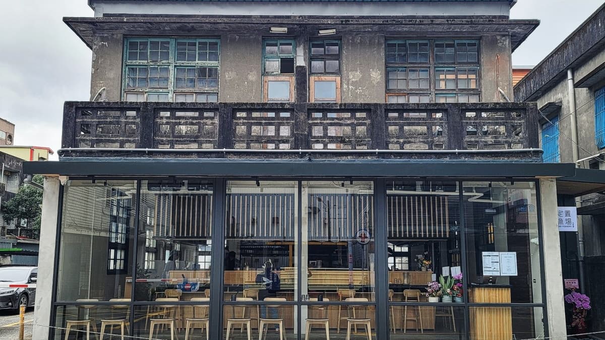 「定置漁場三代目」新分店就在宜蘭羅東，外觀是古色古香的老宅。（圖片來源：宜蘭ㄚ欣的美食日誌）