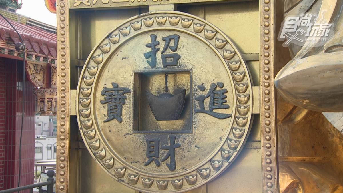 敦和宮是許多在地人和外地客都會來求好運求發財、借發財金的財神廟，香火鼎盛。