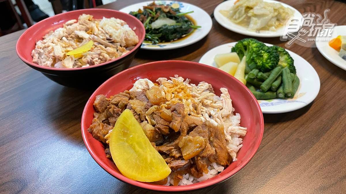 在地美食社團激推！嘉義「滿料雞魯飯」肉片鋪好鋪滿，再搭祕製油蔥酥更唰嘴