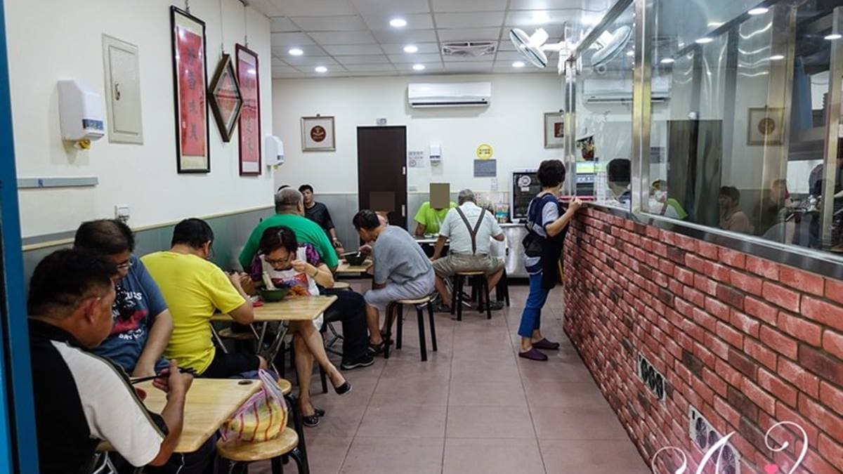 店家位於永和區保平路上，一開門營業就會大排長龍。（圖片來源：艾妮可美味人生）
