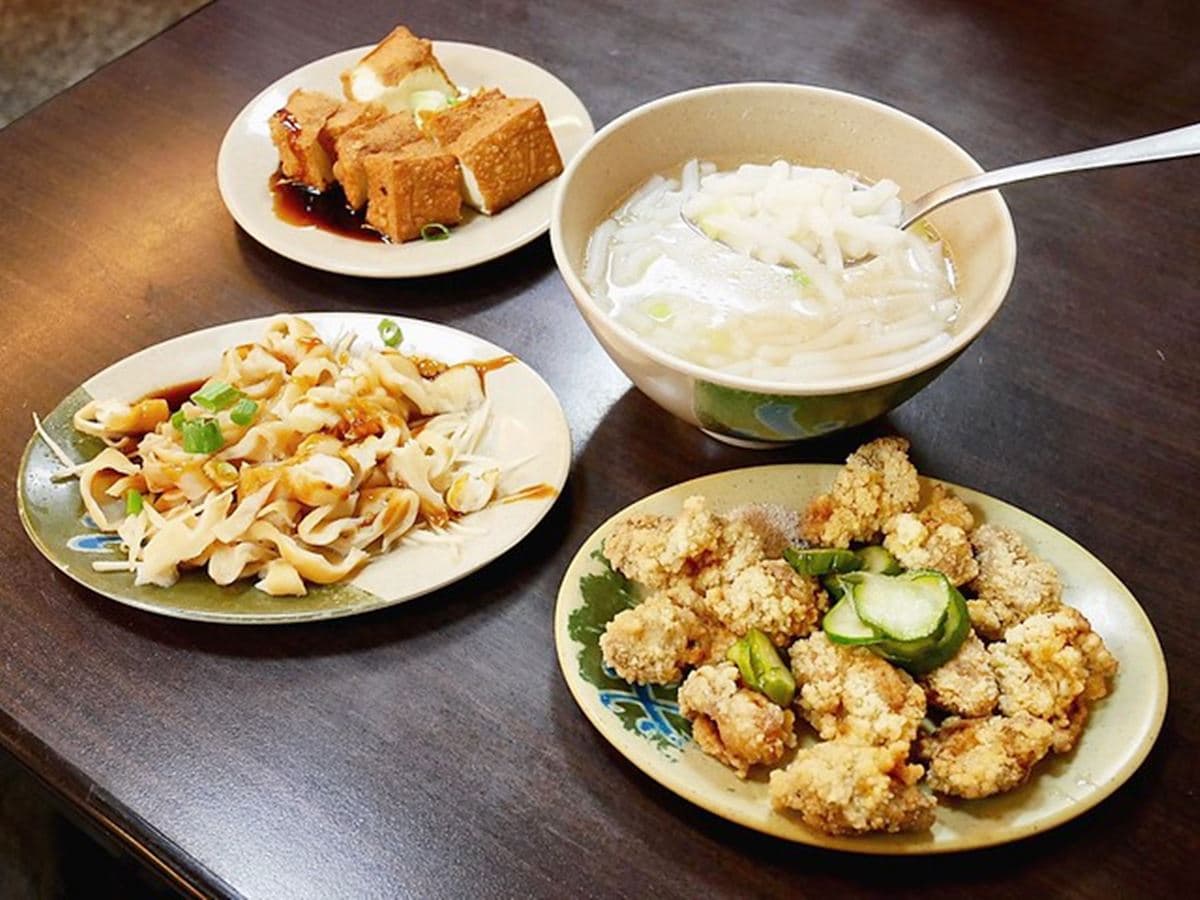 內行帶路吃新北！在地人最愛６小吃：60元鴨肉飯、排隊藥燉排骨、粉漿蛋餅