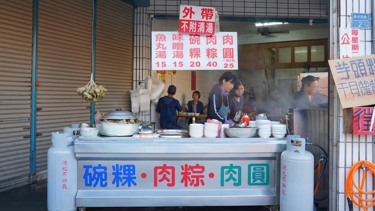 「勝香肉圓」位於左營城隍廟旁。（圖片來源：美食好芃友）