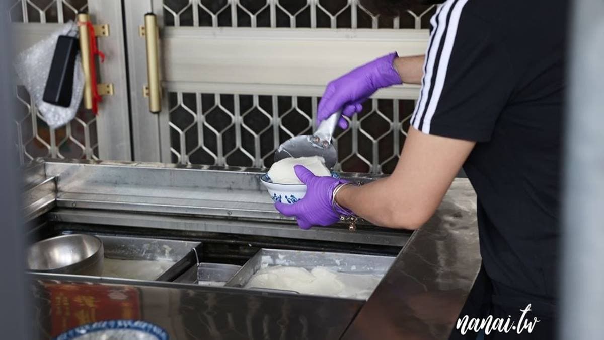 豆花是非基因改黃豆製成，可以加冰加糖或是做成熱的。（圖片來源：Nana愛旅行札記）