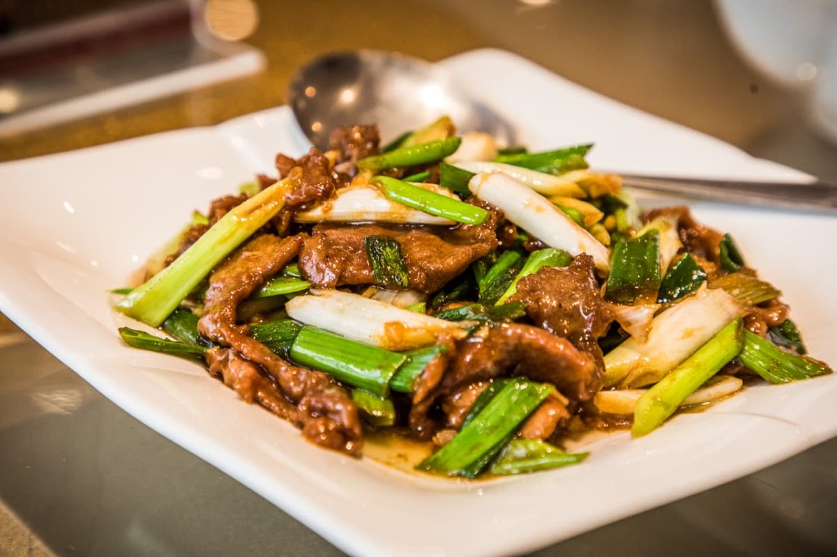 開箱國會餐聽！立法院藏「神級熱炒」老饕吃過都說讚，必點軟Ｑ排骨醬香誘人