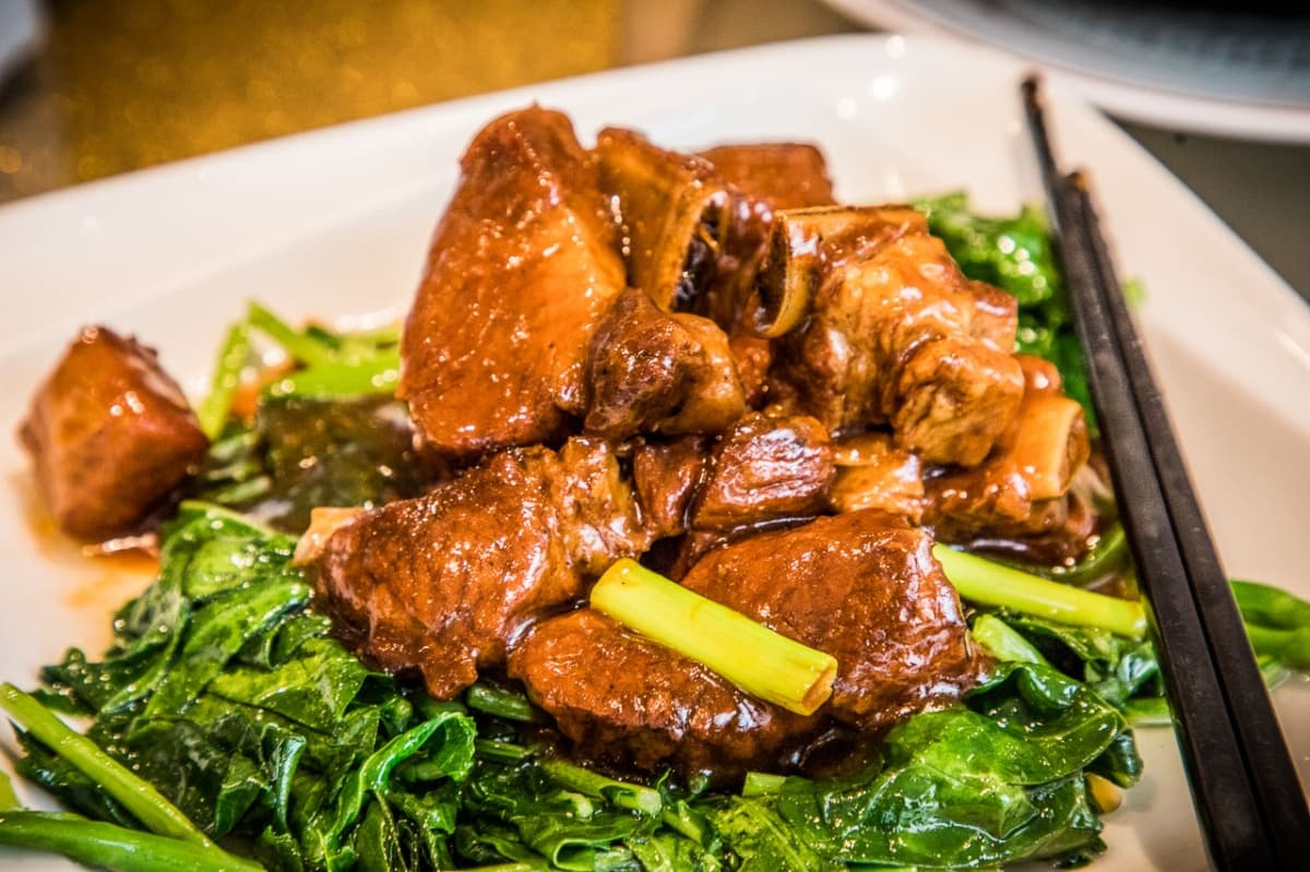 開箱國會餐聽！立法院藏「神級熱炒」老饕吃過都說讚，必點軟Ｑ排骨醬香誘人