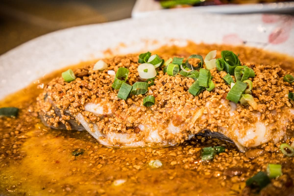 開箱國會餐聽！立法院藏「神級熱炒」老饕吃過都說讚，必點軟Ｑ排骨醬香誘人