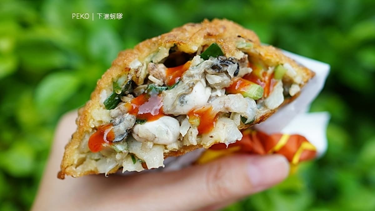 蚵嗲加點辣醬更提味。（圖片來源：PEKO の Simple Life）