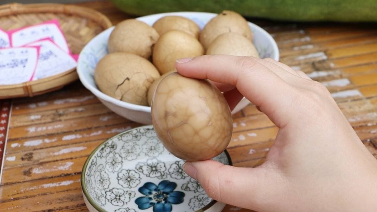 茶葉蛋以高山茶葉和中藥熬煮，是總統府指定訂購人氣商品。（圖片來源：快樂的過每一天	）