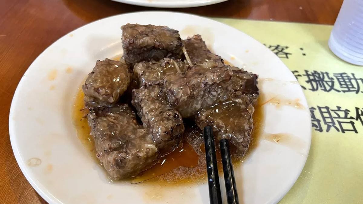 每道滷味都很入味，米血也滷到有點軟爛，還帶有麻油香。（圖片來源：Lisa adventrues）