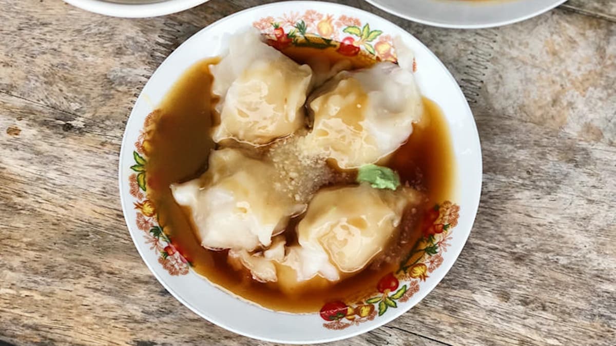 肉圓吃起來外皮軟Q，豬肉內餡扎實香甜。（圖片來源：傻妞吃台南）