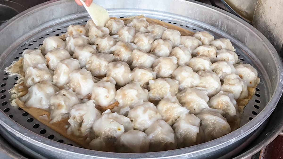 皮薄餡多的肉圓看起很好吃。（圖片來源：傻妞吃台南）