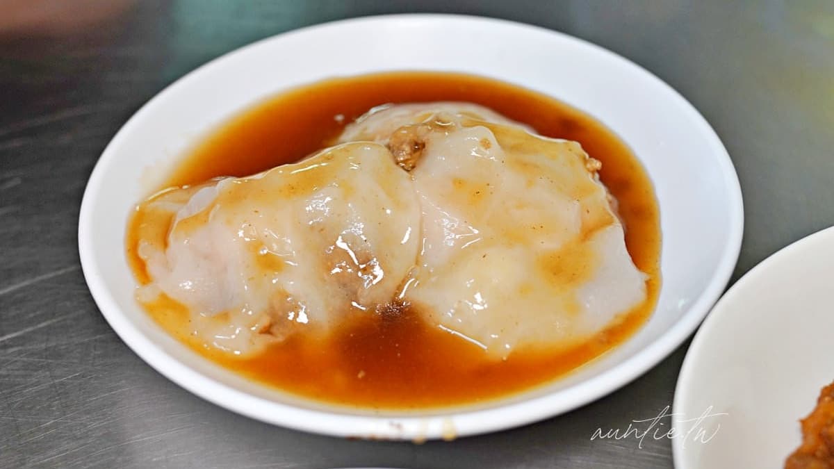 蝦仁肉圓口感軟嫩，醬汁甜鹹適中。（圖片來源：水晶安蹄不務正業過生活）