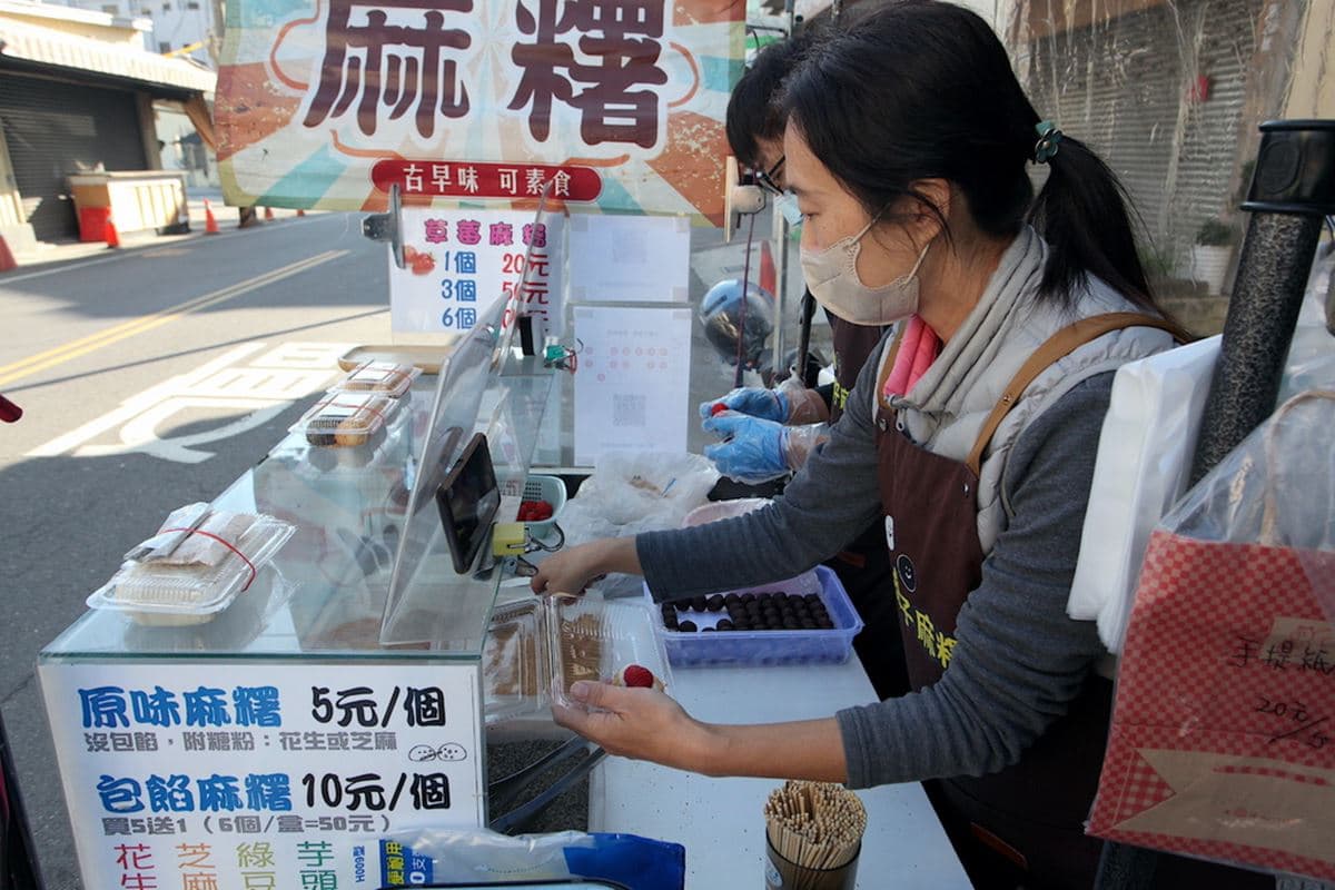 １顆只要25元！社團暴紅「草莓麻糬」在地人都瘋搶，整盒僅130元草莓控快衝