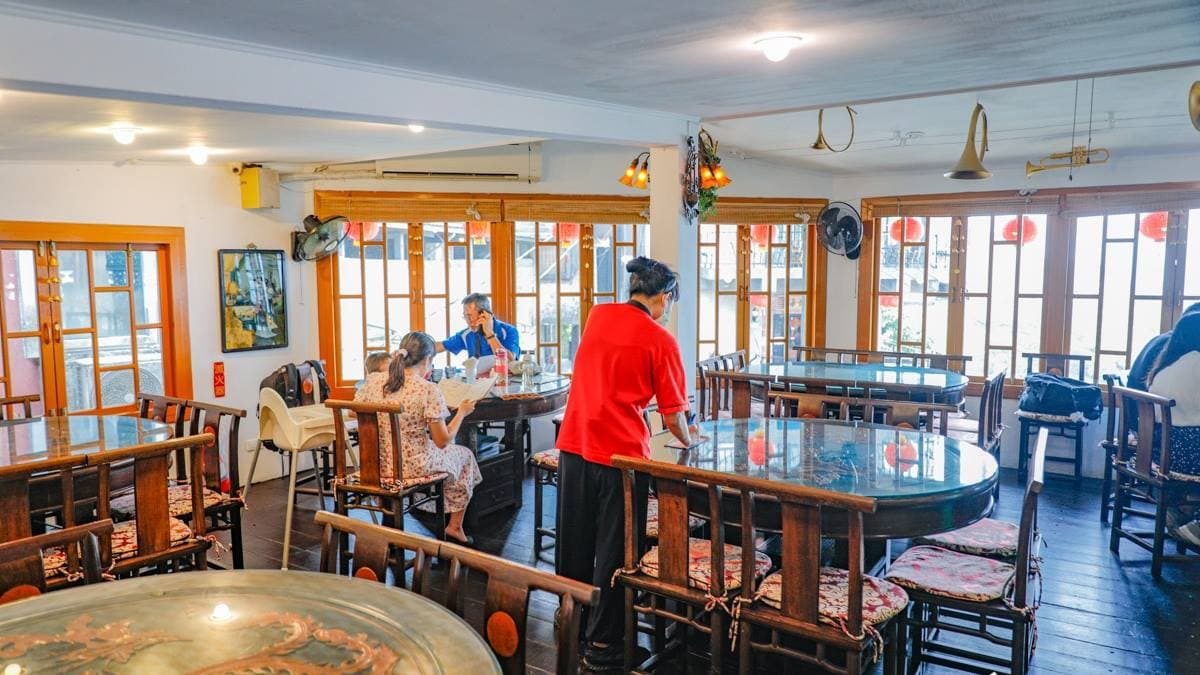 餐廳內部環境也相當寬敞舒適。（圖片來源：卡夫卡愛旅行）