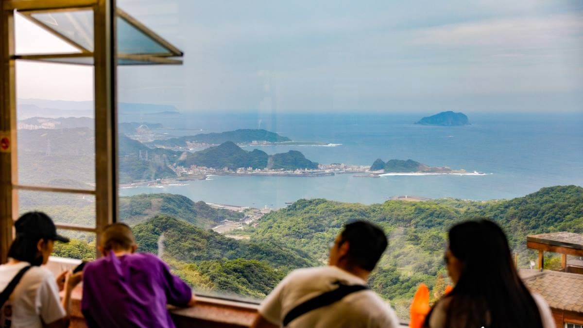 店家最大的賣點是坐擁無敵海景，邊吃芋圓邊看海景超過癮。（圖片來源：卡夫卡愛旅行）