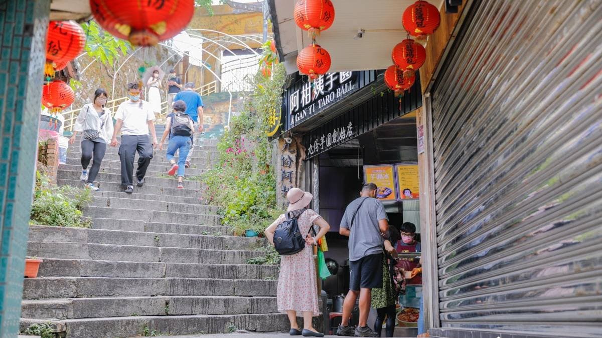 「阿柑姨芋圓」位在豎崎路的頂端，建議平日來才不用排隊。（圖片來源：卡夫卡愛旅行）
