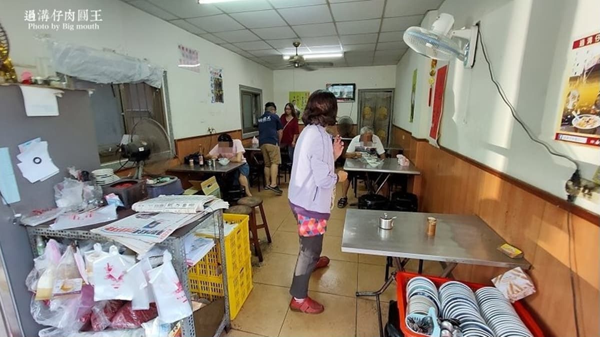 店內的用餐環境簡約乾淨。（圖片來源：大口老師的走跳學堂!）