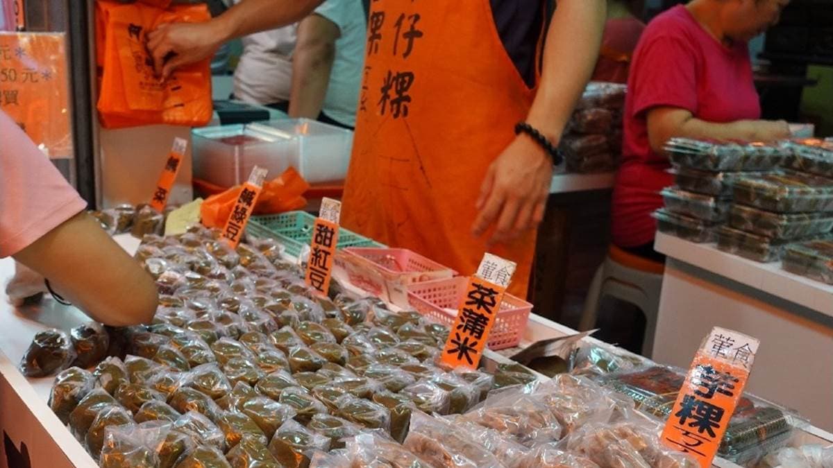 「阿蘭草仔粿」共販售５種口味，是不少觀光客到九份必買的伴手禮。（圖片來源：瑋瑋美食萬歲）