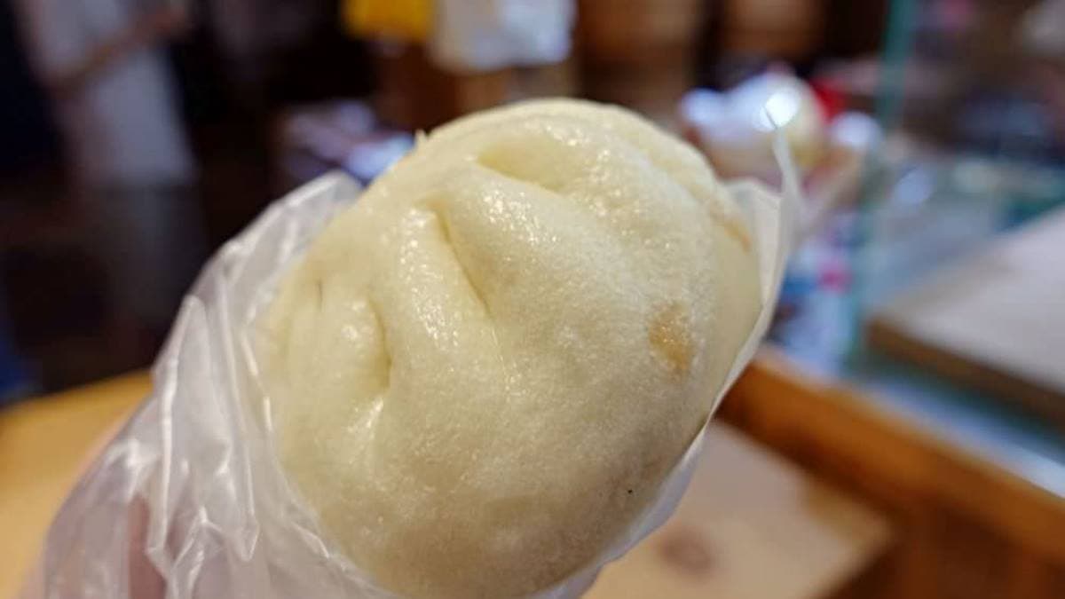 包子吃起來感覺就是手工做的，外皮很有嚼勁。（圖片來源：水晶安蹄不務正業過生活）