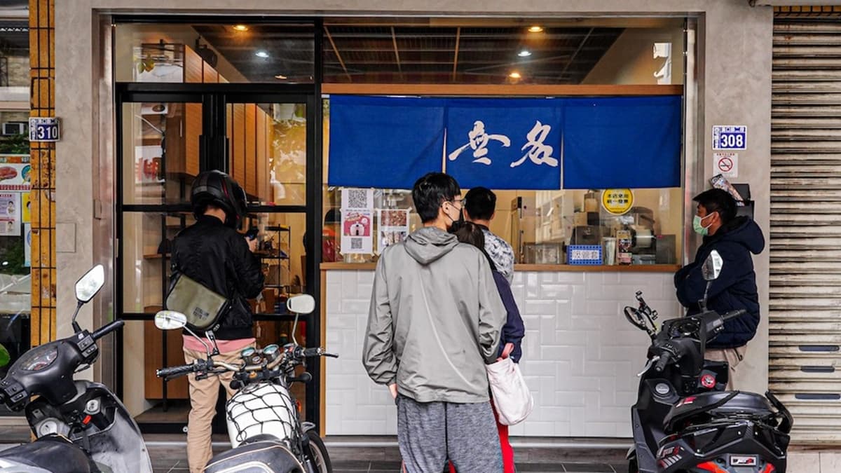 每天下午３點半開賣前，就已經有顧客在排隊了。（圖片來源：艾薇覓食趣）