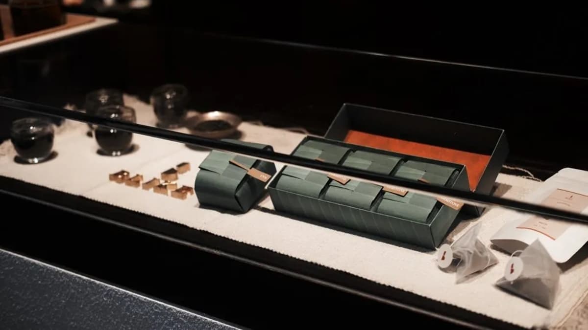 除了現做手搖之外，店裡也特別規畫出１區販售茶葉產品。（圖片來源：肉依小姐吃什麼）