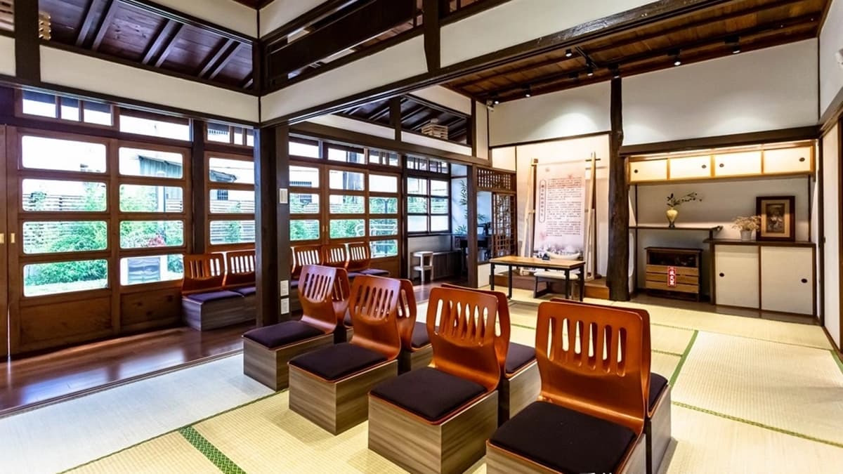 「櫻花書院」主要作為藝文展演多功能空間，日式榻榻米很適合坐著休憩。（圖片來源：愛伯特吃喝玩樂全記錄）