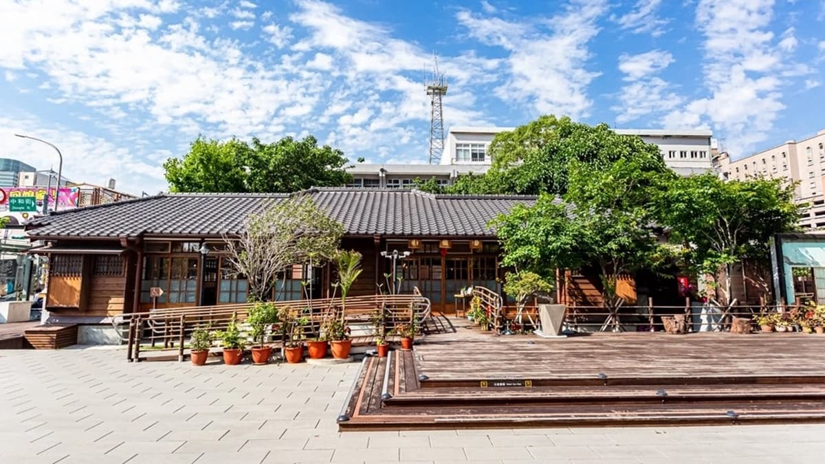 「景町文煮」是３棟建築中最大的一棟，目前有業者進駐作為餐飲空間。（圖片來源：愛伯特吃喝玩樂全記錄）