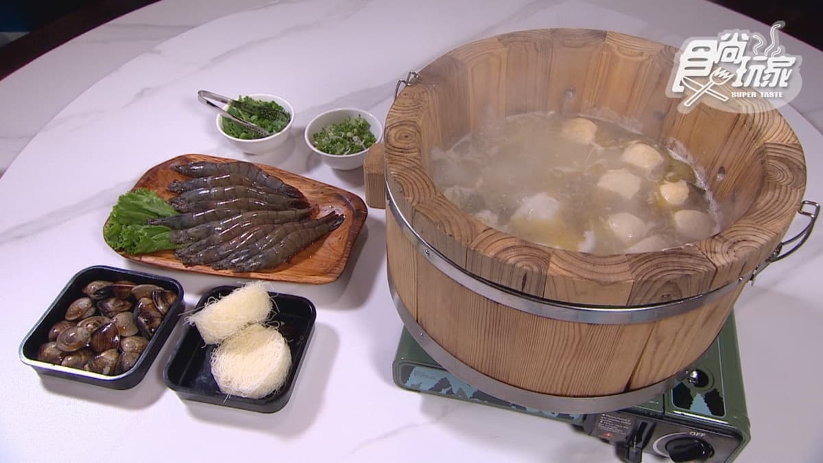 「重慶木桶魚片」湯頭清甜中帶點酸，裡頭的魚肉也很Ｑ嫩。