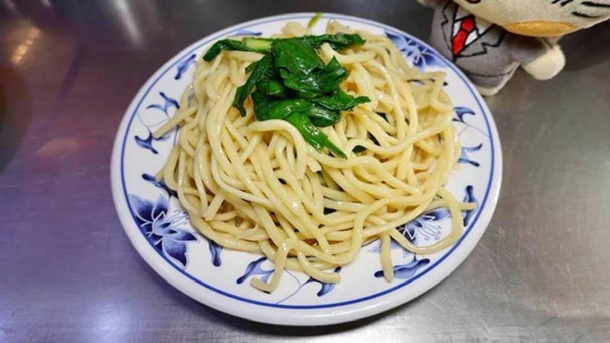 麵條加入配料和醬汁製成，吃起來有種古樸的麵香。（圖片來源：貓大爺部落格）
