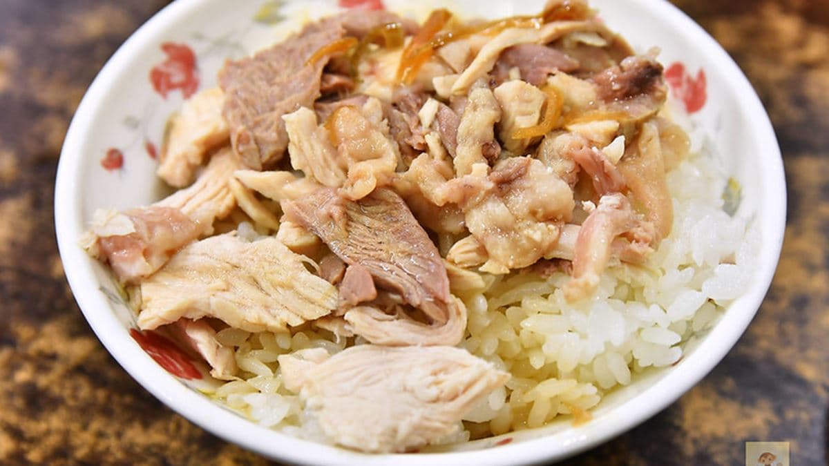 火雞肉飯的雞油和紅蔥頭給得很豪邁，香氣四溢。（圖片來源：阿MON世界趴趴走）