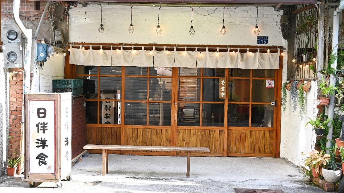 「日伴洋食」勤美店位在台中西區中興四巷。（圖片來源：糖糖’s 享食生活）