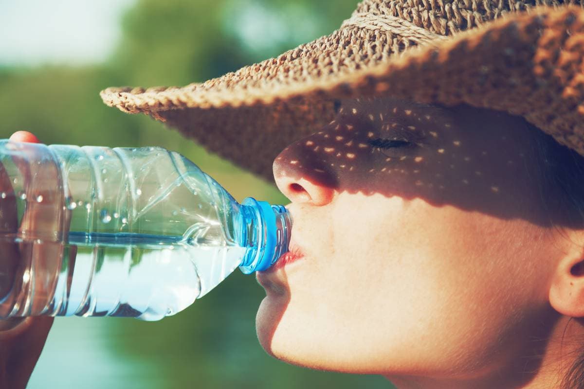 上班族常喝飲水機傷腸胃?8種錯誤喝水習慣你中幾項?小心愈喝愈「不健康」 上班族常喝飲水機傷腸胃?8種錯誤喝水習慣你中幾項?小心愈喝愈「不健康」