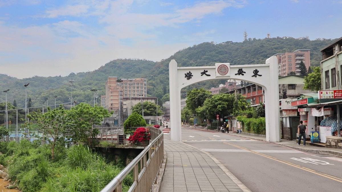 整條步道不需10分鐘即可走完，因為有一段沒有階梯，建議此步道以上山為主。（圖片來源：老爺爺與小婆婆）