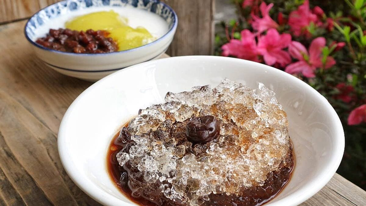店家超級推薦這款「梅仔冰」，基底是以５種藥材煮成，喝起來酸甜解膩。（圖片來源：糖糖's 享食生活）
