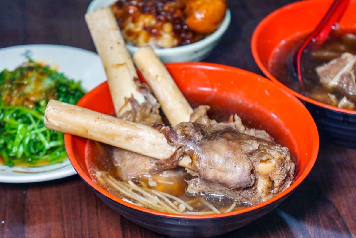 被羊肉耽誤的滷肉飯？板橋「黑金滷肉飯名店」６月熄燈，想啃巨無霸羊骨快衝