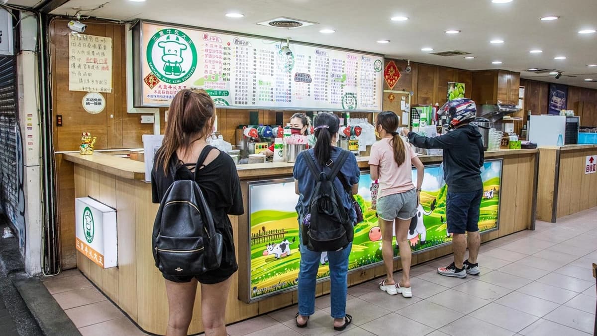 「三重牛乳大王」也算是在地老店了，不少三重人可是從小喝到大。（圖片來源：大手牽小手。玩樂趣）