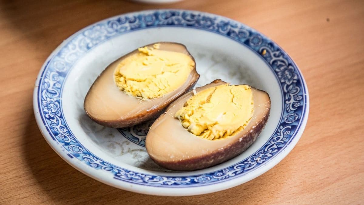 滷鴨蛋連蛋黃都滷得有味道，吃起來比雞蛋還香Ｑ。（圖片來源：大手牽小手。玩樂趣）