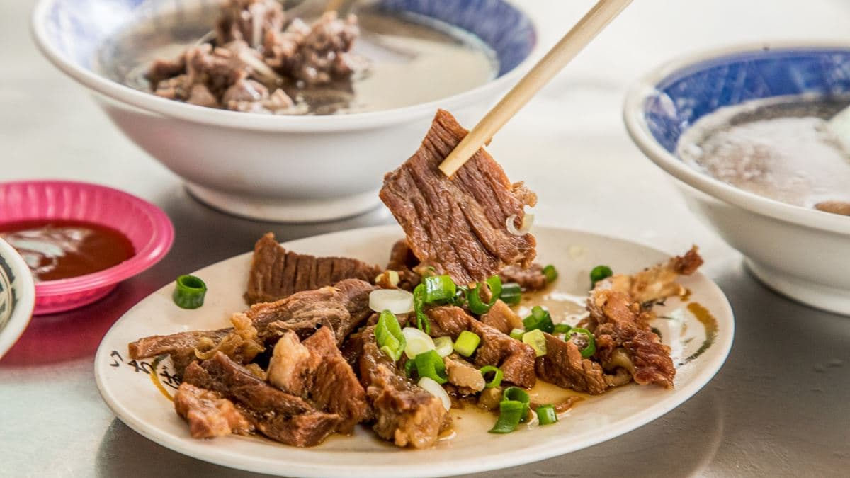 滷牛肉香氣很濃厚，配飯吃剛好。（圖片來源：大手牽小手。玩樂趣）