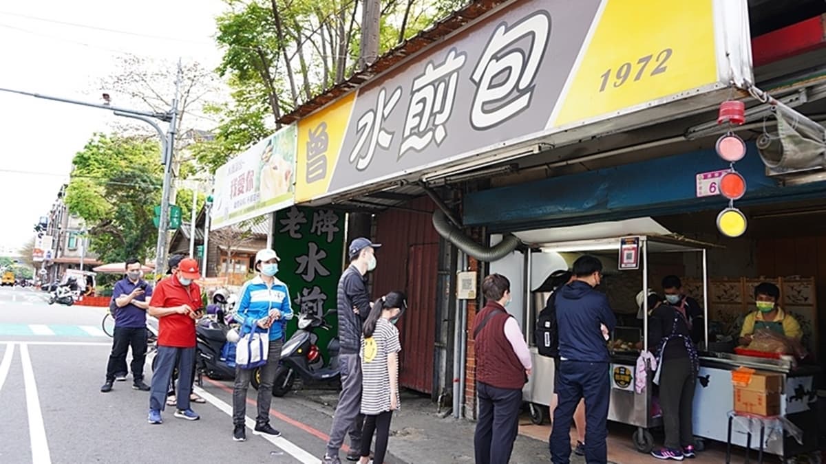 店面舊舊的不太起眼，但排隊人潮卻非常吸睛。（圖片來源： PEKO の Simple Life）