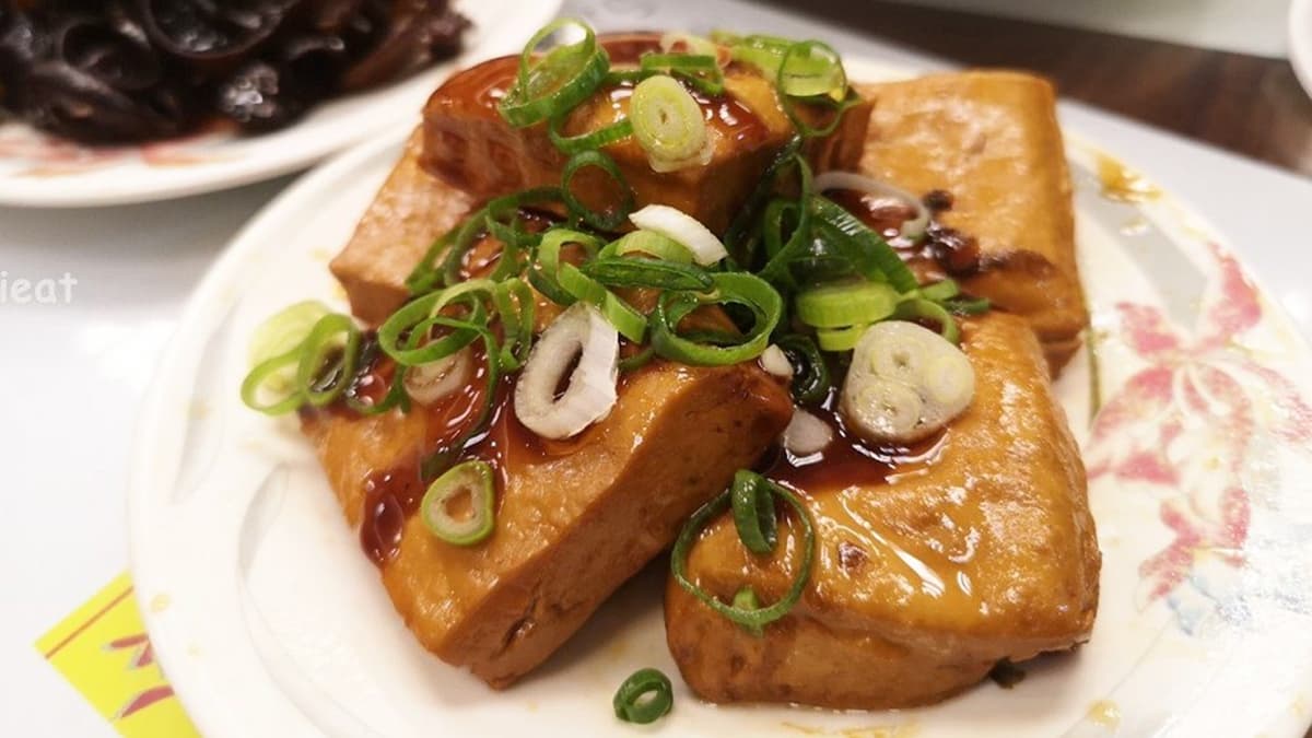爆醬豆干真的會噴汁。（圖片來源：愛伊特的分享樂園）